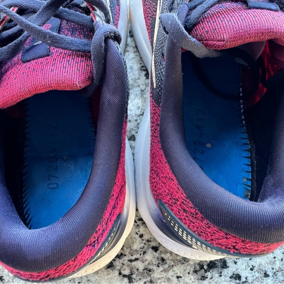 Brooks Women's Running Shoes - Black and Pink ghost 16 size 10 - Picture 8 of 9